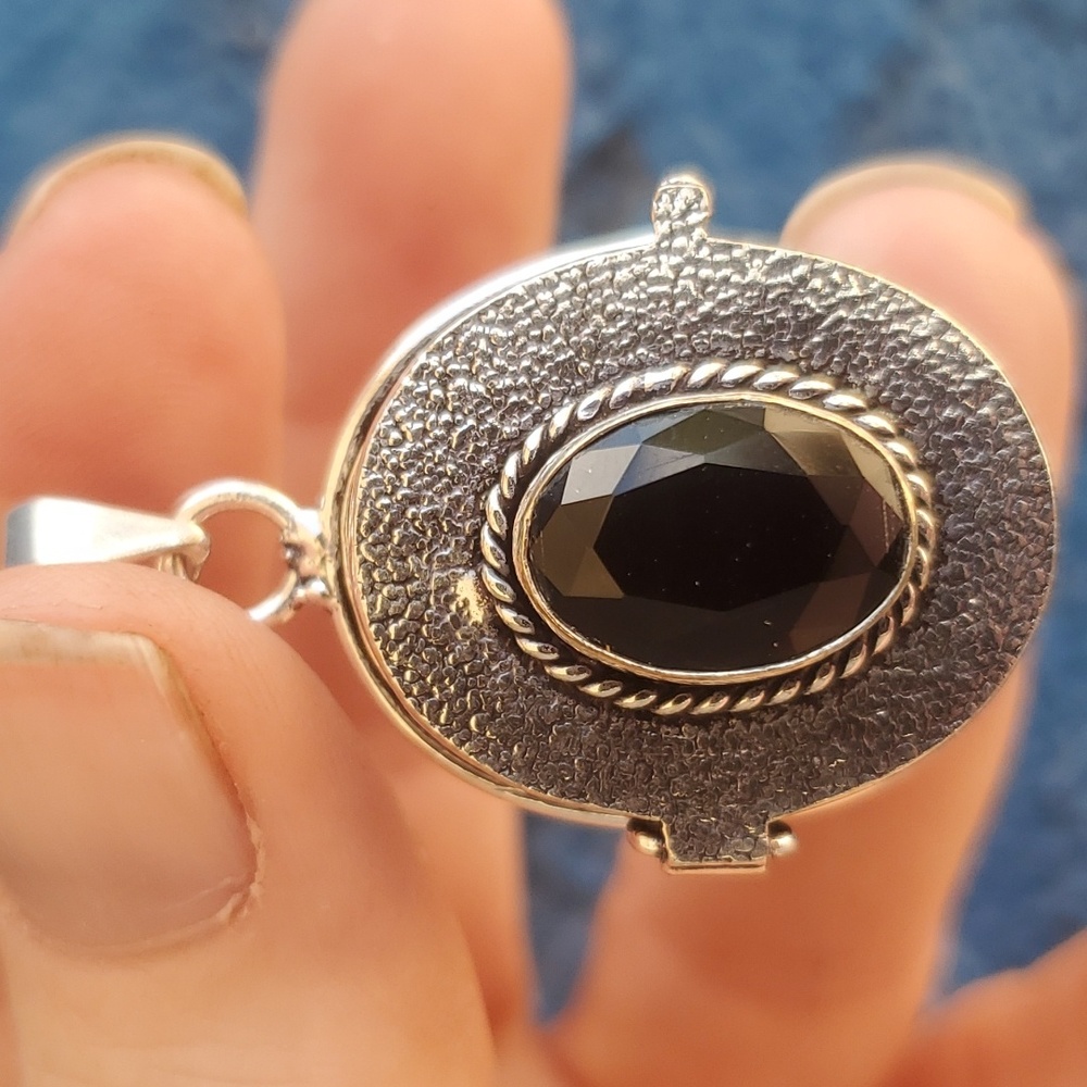 New Black Spinnel Poison 925 Silver Locket Pendant.